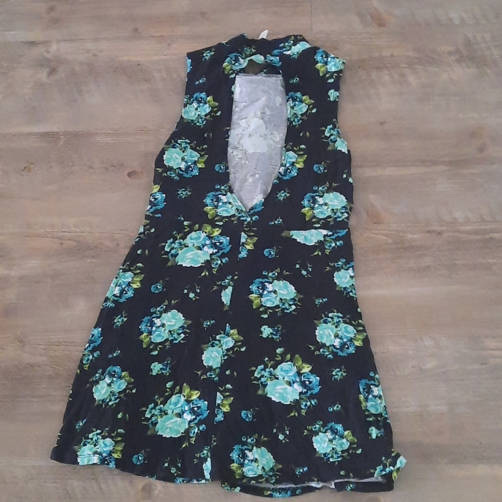 Dress‎ - Picture 4 of 5